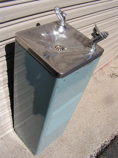 WATER FOUNTAIN, Freestanding Square - 1m High